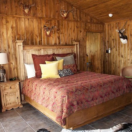 Live Oaks Bed And Breakfast Uvalde Εξωτερικό φωτογραφία